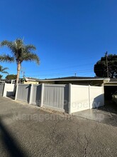 2285 Santa Ana Ave in Costa Mesa, CA - Building Photo - Building Photo