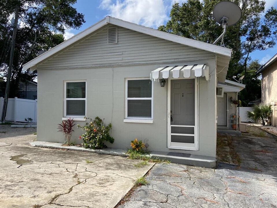 1437 Gulf to Bay Blvd in Clearwater, FL - Building Photo