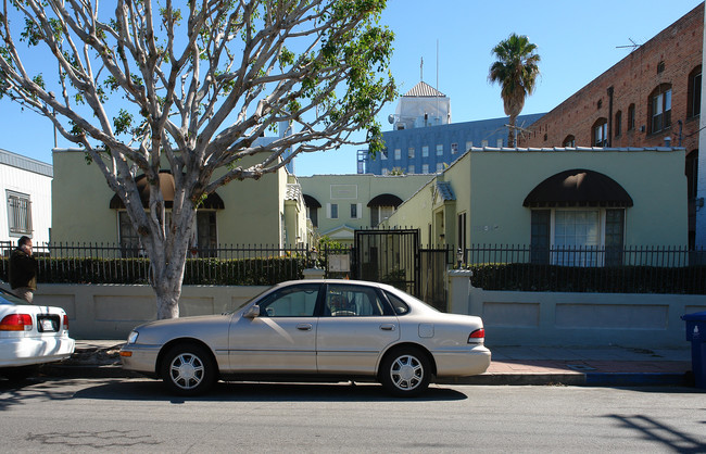 1320 Edgemont St in Los Angeles, CA - Foto de edificio - Building Photo