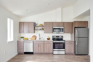 Willet Apartments in Tillamook, OR - Building Photo