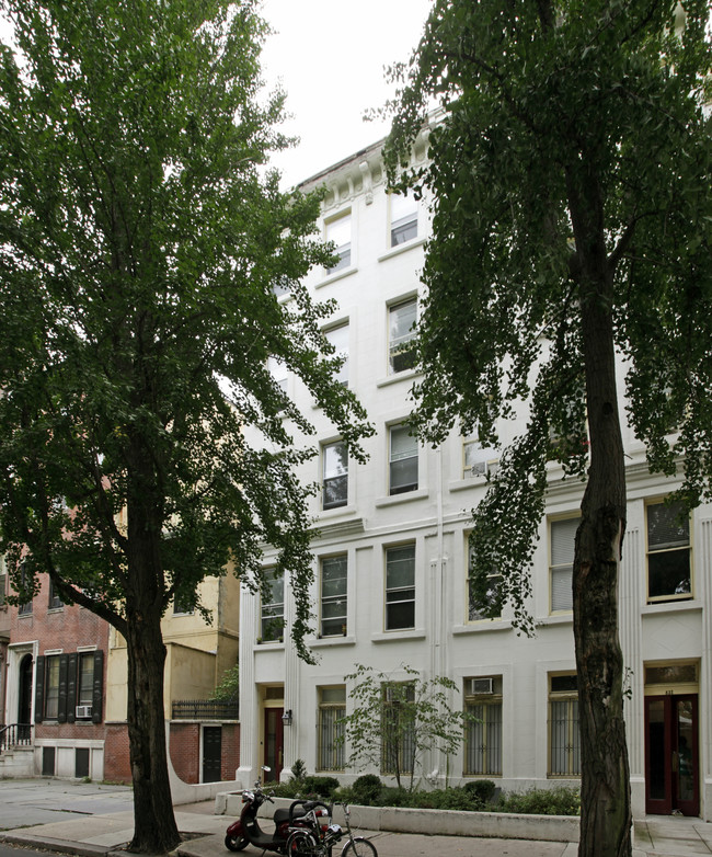 College Manor Apartments in Philadelphia, PA - Building Photo - Building Photo