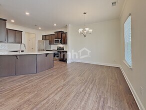 568 Woodall Rd in Stockbridge, GA - Foto de edificio - Building Photo