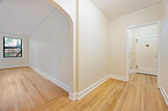 212 Larchmont Acres in Larchmont, NY - Building Photo - Building Photo