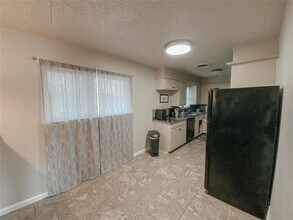 208 Thompson Dr in Norman, OK - Building Photo - Building Photo