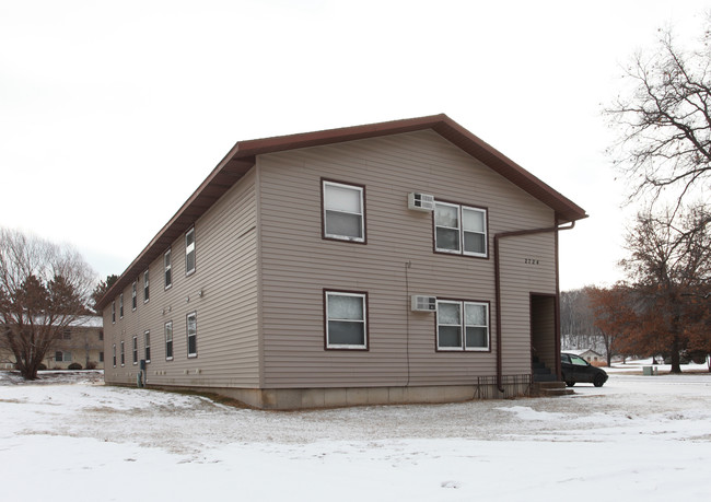 2724 Fryklund Dr SW in Menomonie, WI - Foto de edificio - Building Photo