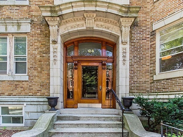 24 Euston St, Unit #5 in Brookline, MA - Foto de edificio - Building Photo