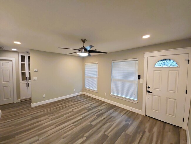 9121 Lazydale Ln in Houston, TX - Building Photo - Building Photo