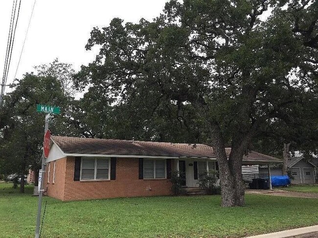 309 N Main St in Burnet, TX - Building Photo - Building Photo