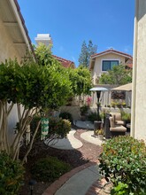4022 Caminito Suero in San Diego, CA - Foto de edificio - Building Photo