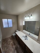 3158 W Austin Way, Unit 102 in Fresno, CA - Foto de edificio - Building Photo