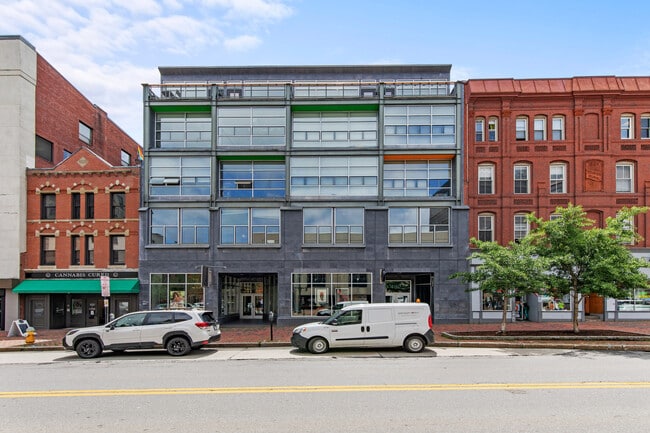 15 Brown St, Unit 204 in Portland, ME - Building Photo - Building Photo