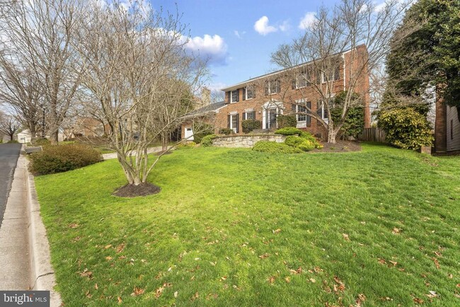 property at 7425 Royal Dominion Dr