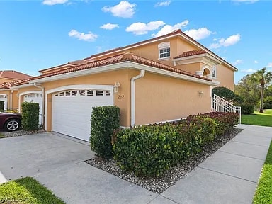 14040 Eagle Ridge Lakes Dr in Ft. Myers, FL - Foto de edificio - Building Photo