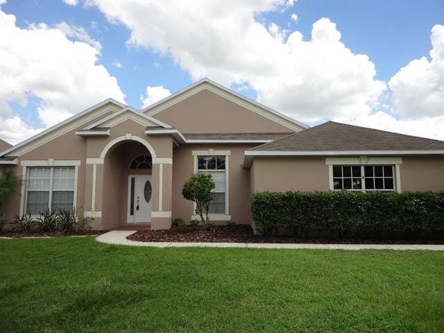 1226 Lake Highview Ln in Brandon, FL - Foto de edificio