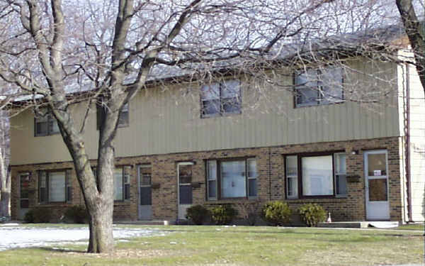 650 Kimberly Ln in Montgomery, IL - Building Photo