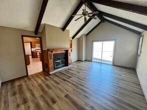 404 Palomino Cir in Raymore, MO - Building Photo - Building Photo