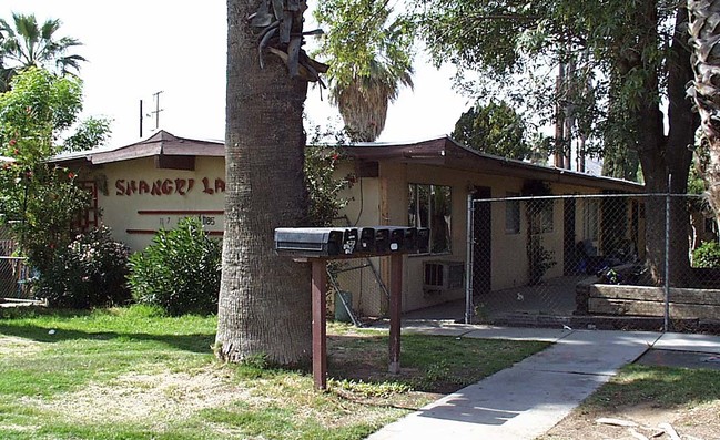 Shangri La Apartments in Riverside, CA - Foto de edificio - Building Photo