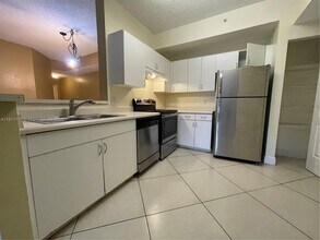 6984 SW 39th St in Davie, FL - Building Photo - Building Photo