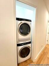 137 Park Dr in Boston, MA - Foto de edificio - Building Photo