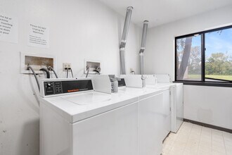 Breckenridge Apartments in Davenport, IA - Building Photo - Building Photo