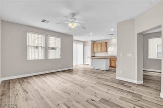 4857 Eureka Diamond Ct, Unit 301 in Las Vegas, NV - Building Photo - Building Photo