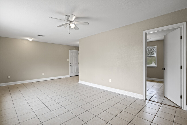 225 Moreland St in Pittsburg, TX - Building Photo - Building Photo
