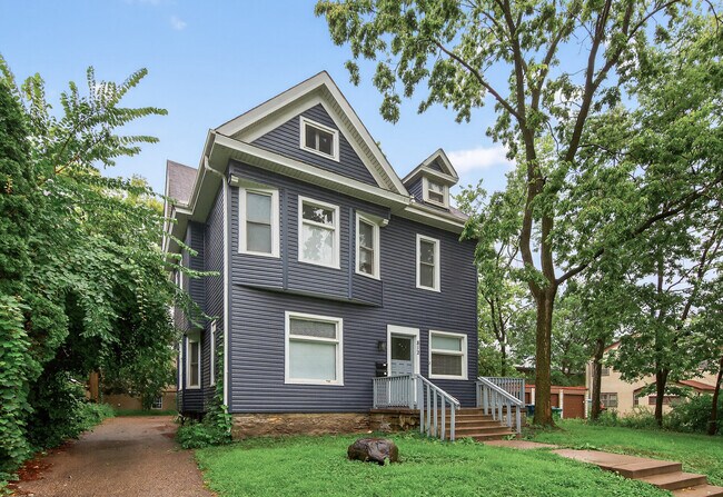 property at 812 7th St SE