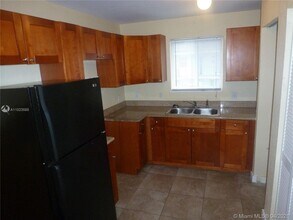 1202 NW 61st St-Unit -1 in Miami, FL - Building Photo - Building Photo