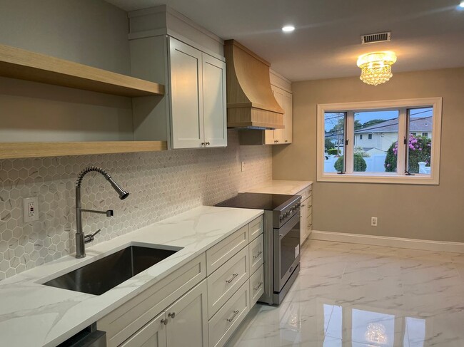89 Harvest Ln in Commack, NY - Building Photo - Building Photo