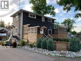 426 Wilson St E in Ancaster, ON - Building Photo