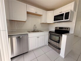 18774 SW 100th Ave in Cutler Bay, FL - Building Photo