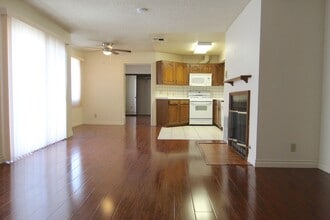 4267 Beverly Glen Blvd, Unit 2 in Sherman Oaks, CA - Building Photo - Building Photo