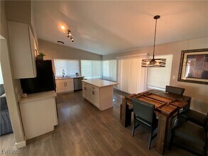 5544 Spencer St in Las Vegas, NV - Building Photo - Building Photo