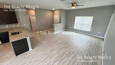 2850 Gabrysh Ave SE in Palm Bay, FL - Building Photo - Building Photo