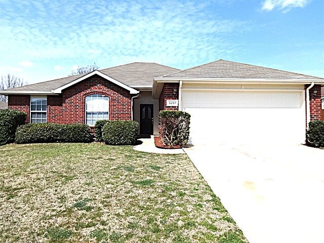 property at 3207 Athens Dr