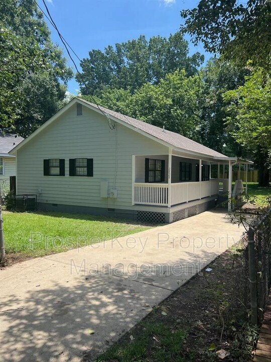 2428 Palmetto St in Montgomery, AL - Building Photo