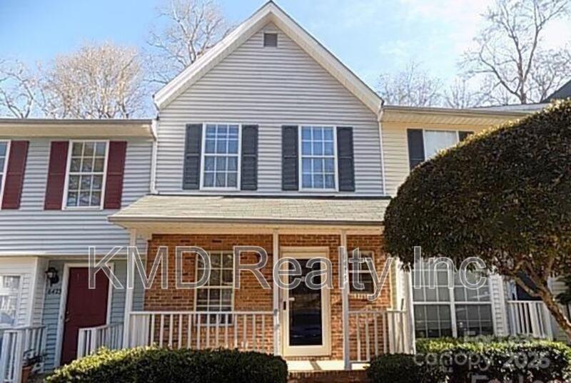 6425 Windsor Gate Ln in Charlotte, NC - Building Photo