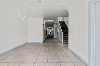 223 N Breed St in Los Angeles, CA - Building Photo - Interior Photo