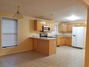 122 Barbara Ln in Hudson, NH - Building Photo - Building Photo