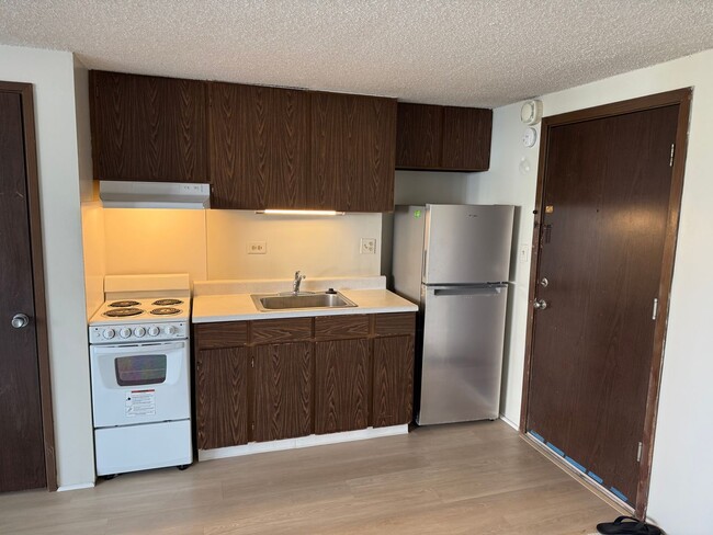 property at 824 Kinau St