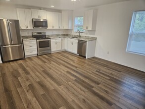 714 N Warfield Ave in Wildwood, FL - Foto de edificio - Building Photo