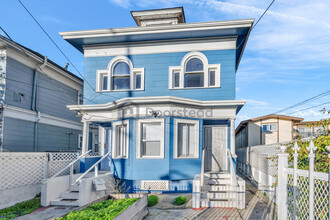 3207 West St in Oakland, CA - Building Photo - Building Photo