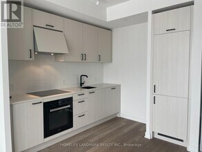 1 Quarrington Lane in North York, ON - Building Photo - Building Photo