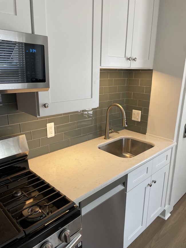 137 Muir Rd, Unit 137 Muir in Grosse Pointe Farms, MI - Building Photo - Building Photo