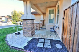 7817 Westbourne Way in Antelope, CA - Building Photo - Building Photo