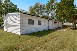 1215 Pamela Dr in Florissant, MO - Building Photo - Building Photo