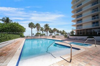 8855 Collins Ave, Unit 2D in Surfside, FL - Building Photo - Building Photo