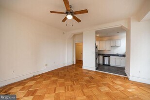 250 S 13th St in Philadelphia, PA - Building Photo