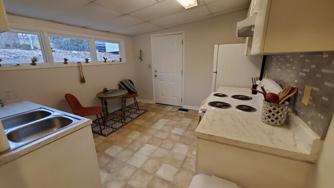 162 Enota Ave NW, Unit Professor's Hideaway in Gainesville, GA - Building Photo - Building Photo