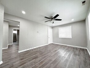 10607 E Lexington Ave in Sugar Creek, MO - Building Photo - Building Photo